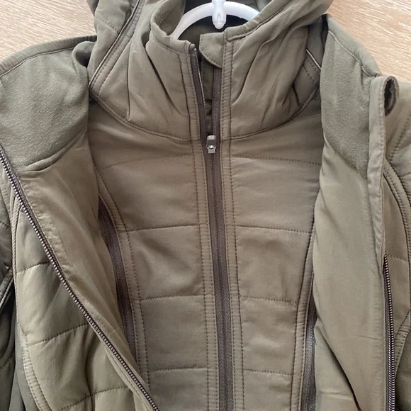 Lululemon Extra Mile Jacket, green, Size 2, New with Tag! - Picture 2 of 10